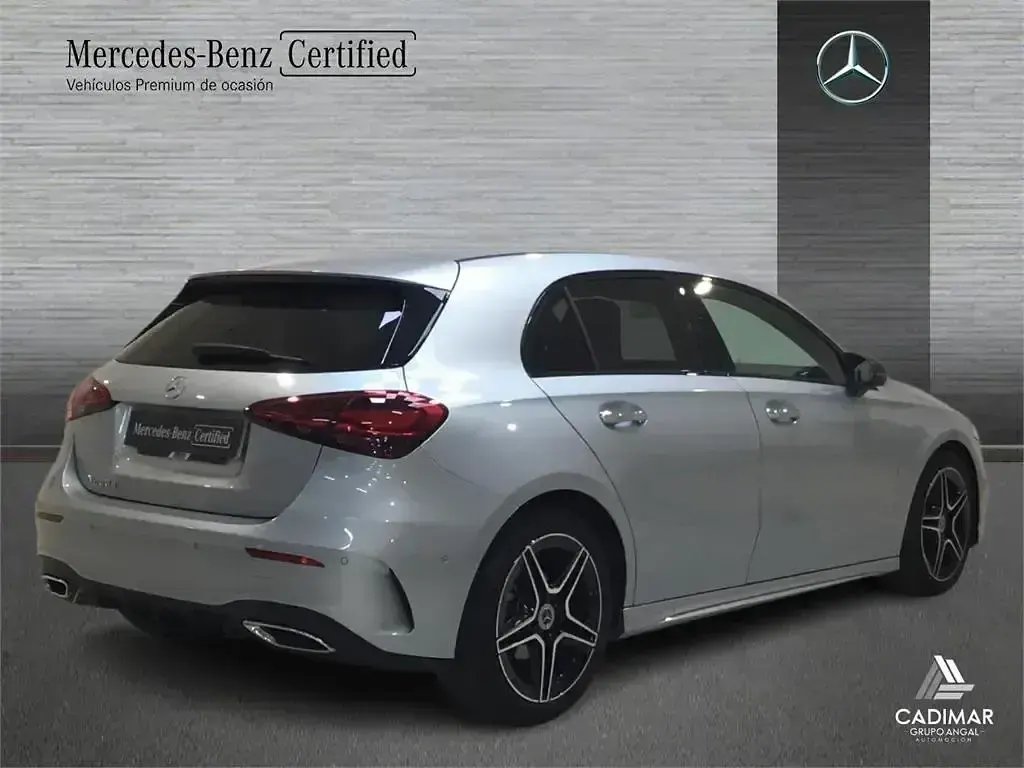 Usado Mercedes A200 AMG line 150 CV (110 kW) 2025 Gris Berlina