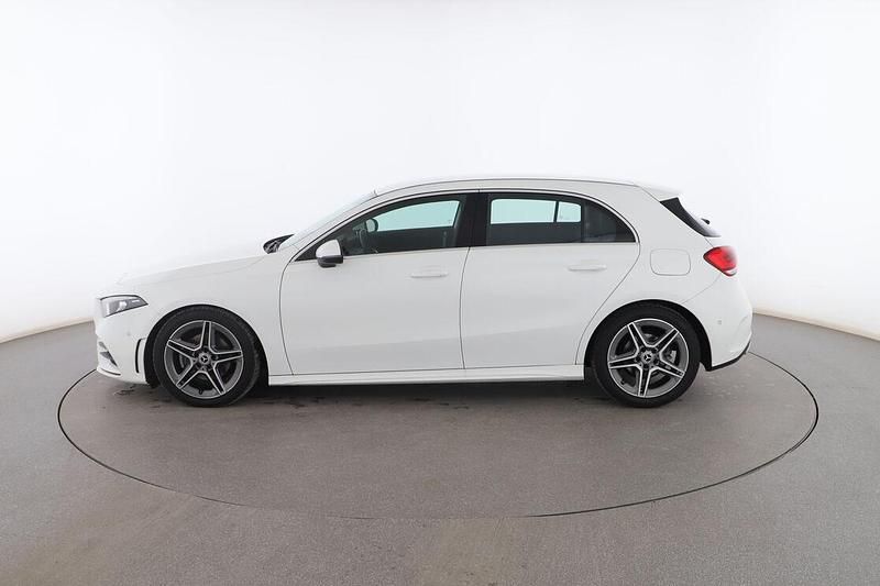 Usado Mercedes A180 AMG line 136 CV (100 kW) 2019 Blanco Utilitario