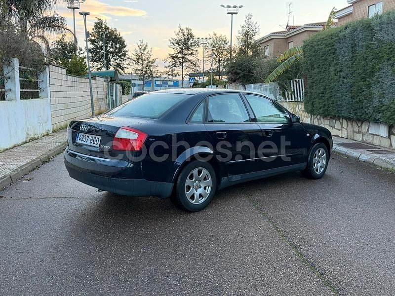 Usado Audi A4 130 CV (95 kW) 2002 Negro Berlina