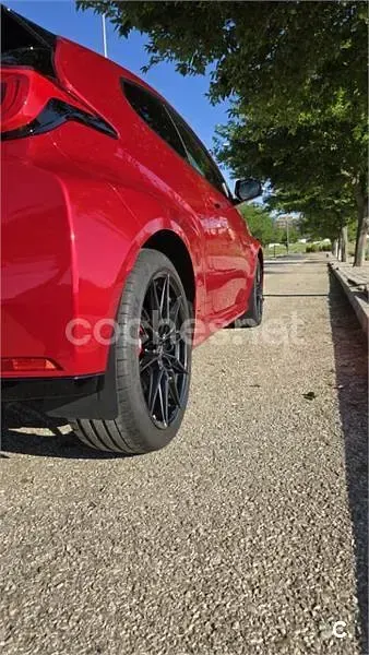 Usado Toyota Yaris 261 CV (191 kW) 2024 Rojo Utilitario