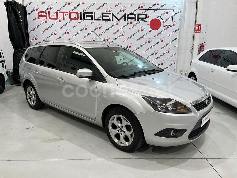 Usado Ford Focus Trend 109 CV (80 kW) 2009 Gris / plata Familiar