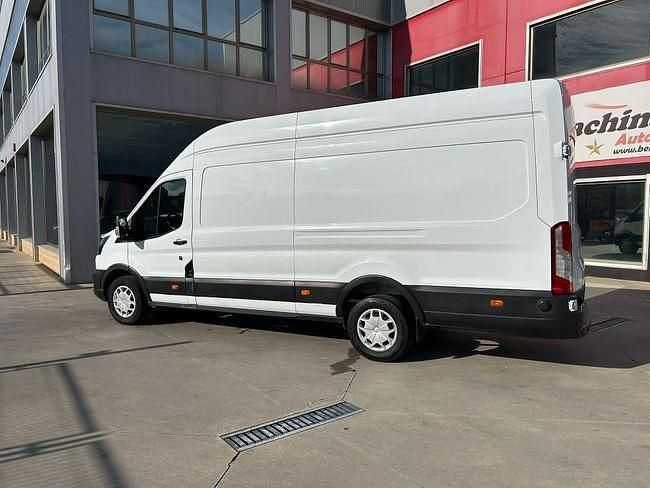 Usado Ford Transit 170 CV (125 kW) 2023 Blanco Berlina