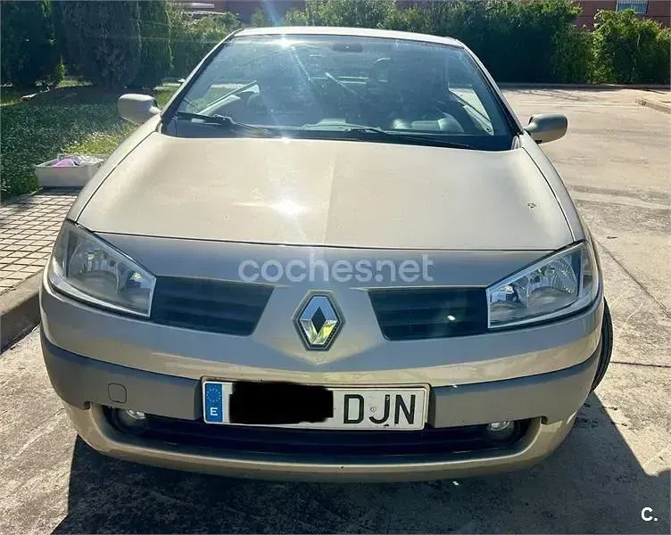 Usado Renault Mégane Cabriolet Dynamique 115 CV (84 kW) 2005 Beige Descapotable