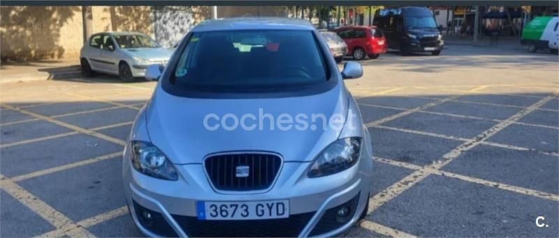 Usado Seat Altea Reference 105 CV (77 kW) 2010 Gris / plata Monovolumen