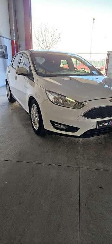 Usado Ford Focus Titanium 125 CV (91 kW) 2015 Blanco Utilitario