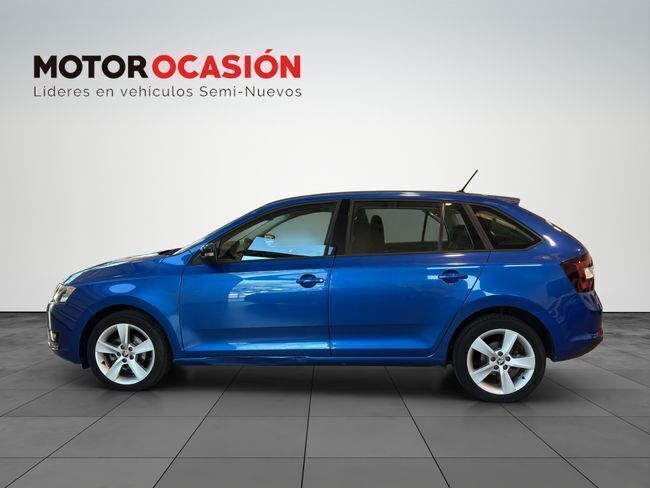 Usado Skoda Rapid Ambition 93 CV (68 kW) 2017 Azul metalizado Familiar