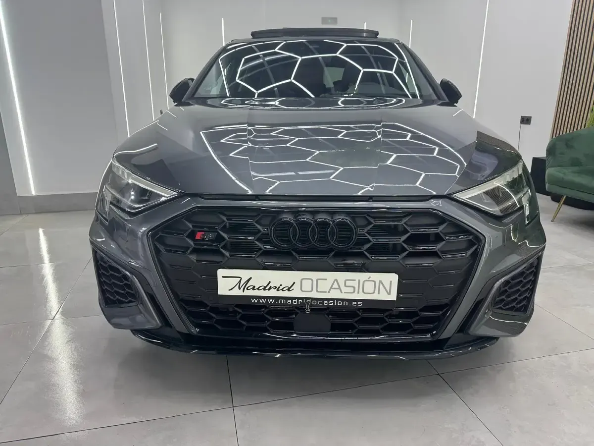 Usado Audi A3 Sportback Ambiente 310 CV (228 kW) 2023 Gris Utilitario