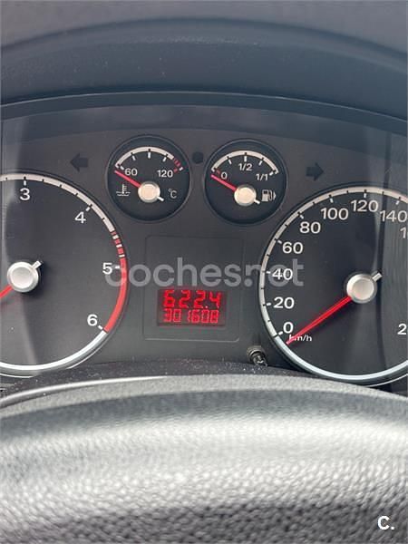 Usado Ford Focus Trend 90 CV (66 kW) 2008 Blanco Berlina