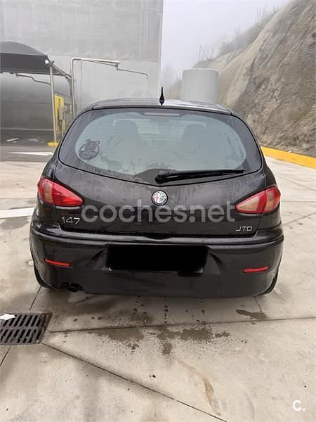 Usado Alfa Romeo 147 Progression 115 CV (84 kW) 2003 Negro Utilitario