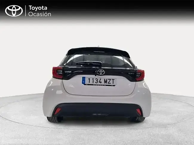 Usado Toyota Yaris Active 116 CV (85 kW) 2025 Blanco Utilitario
