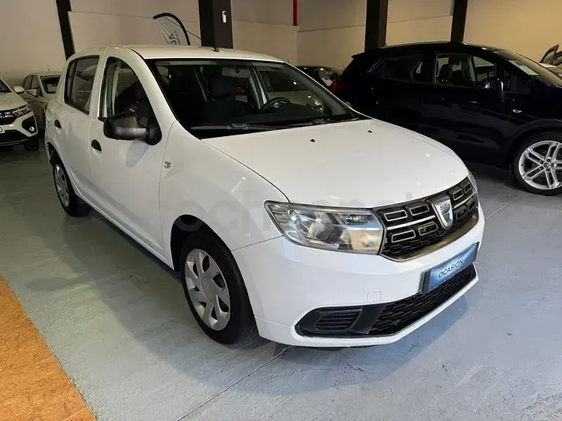 Usado Dacia Sandero Acces 73 CV (53 kW) 2018 Blanco Berlina