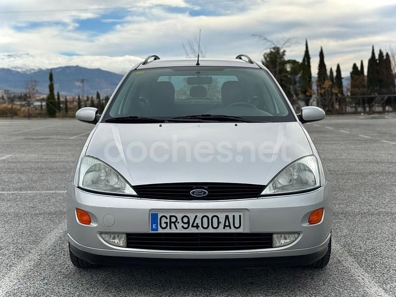 Usado Ford Focus Ghia 130 CV (95 kW) 1999 Gris / plata Familiar