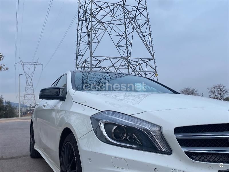 Usado Mercedes CLA200 AMG line 136 CV (100 kW) 2013 Blanco Berlina