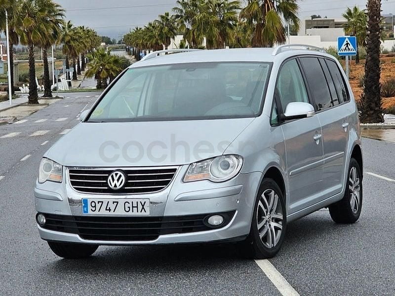 Usado VW Touran Advance 105 CV (77 kW) 2009 Gris / plata Monovolumen