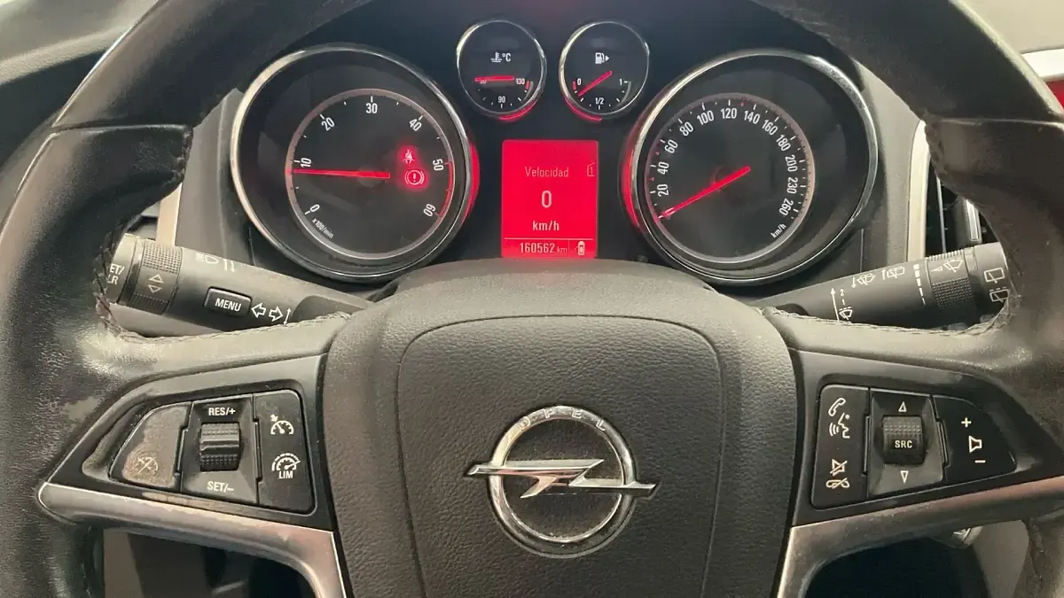 Usado Opel Astra Selective 110 CV (80 kW) 2013 Marrón