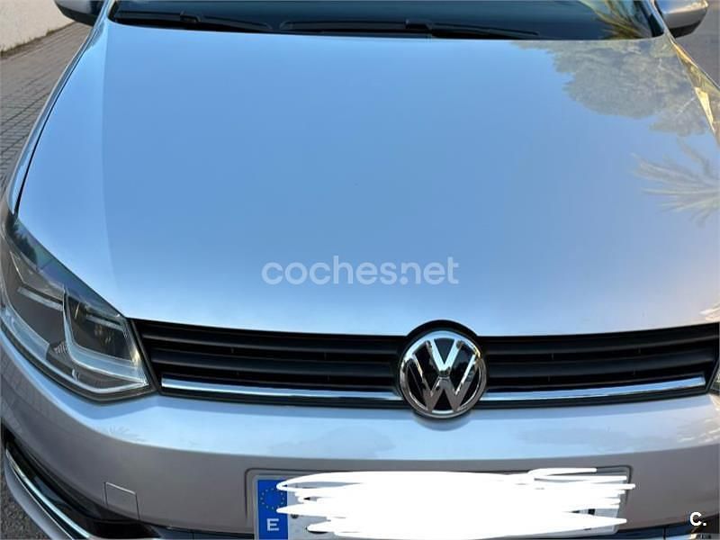 Usado VW Polo Advance 90 CV (66 kW) 2014 Gris / plata Berlina