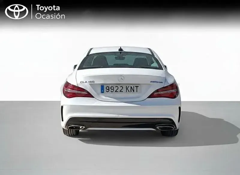 Usado Mercedes CLA180 122 CV (89 kW) 2018 Blanco Coupe