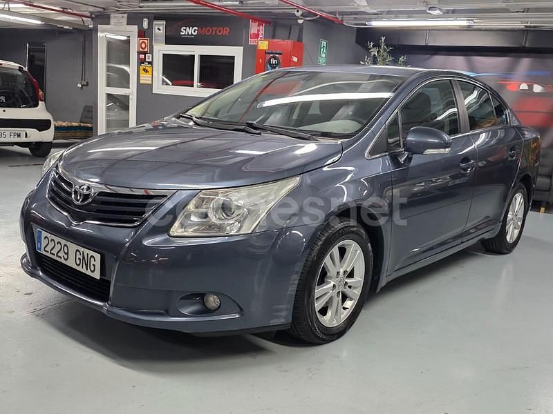 Gris / plata Usado 2010 Toyota Avensis Active Berlina | 6999 € (Precio justo) - Imagen 1/4