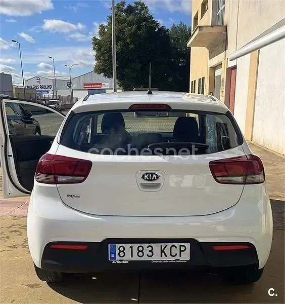 Usado Kia Rio Plus 84 HP (61 kW) 2017 Branco Sedan