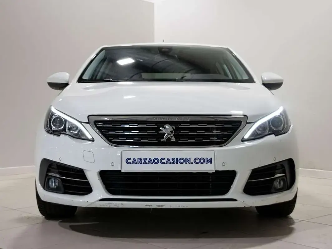 Usado Peugeot 308 Allure 110 CV (80 kW) 2019 Blanco Utilitario