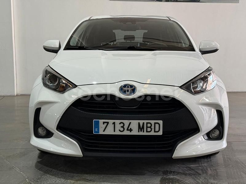Usado Toyota Yaris Hybrid Business Edition 116 CV (85 kW) 2022 Blanco Berlina