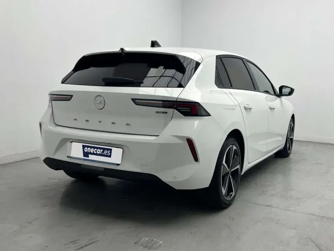 Usado Opel Astra Edition 179 CV (131 kW) 2023 Blanco Utilitario