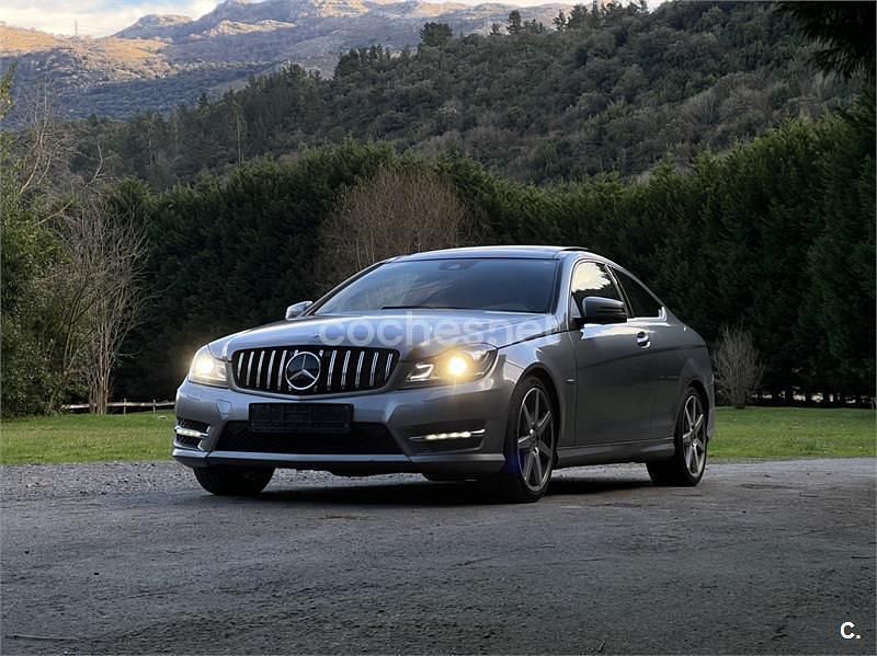 Usado Mercedes C220 170 CV (125 kW) 2011 Gris / plata Coupe