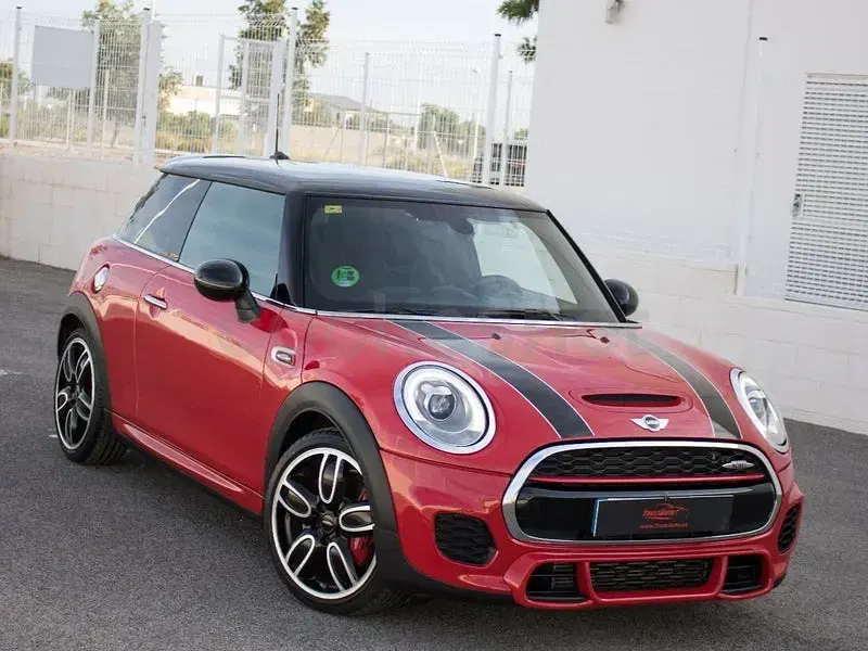 Usado Mini John Cooper Works 231 CV (169 kW) 2015 Rojo Utilitario