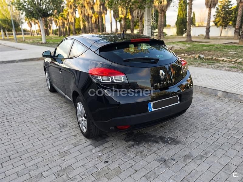 Usado Renault Mégane Dynamique 115 CV (84 kW) 2013 Negro Berlina