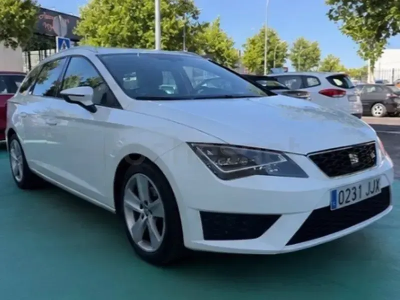 Usado Seat Leon FR 150 CV (110 kW) 2016 Blanco Familiar