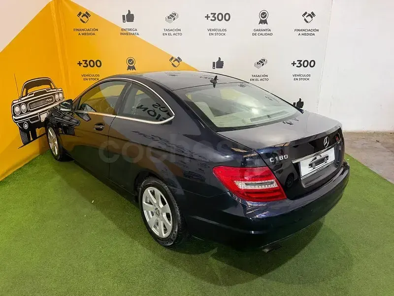 Usado Mercedes C180 156 CV (114 kW) 2011 Azul Coupe