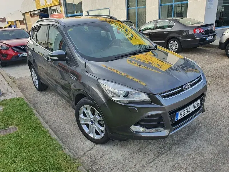 Usado Ford Kuga Titanium 140 CV (102 kW) 2014 Gris / plata SUV