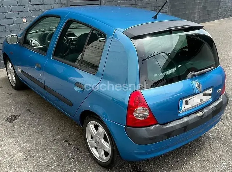 Usado Renault Clio II Dynamique 75 CV (55 kW) 2003 Azul Berlina