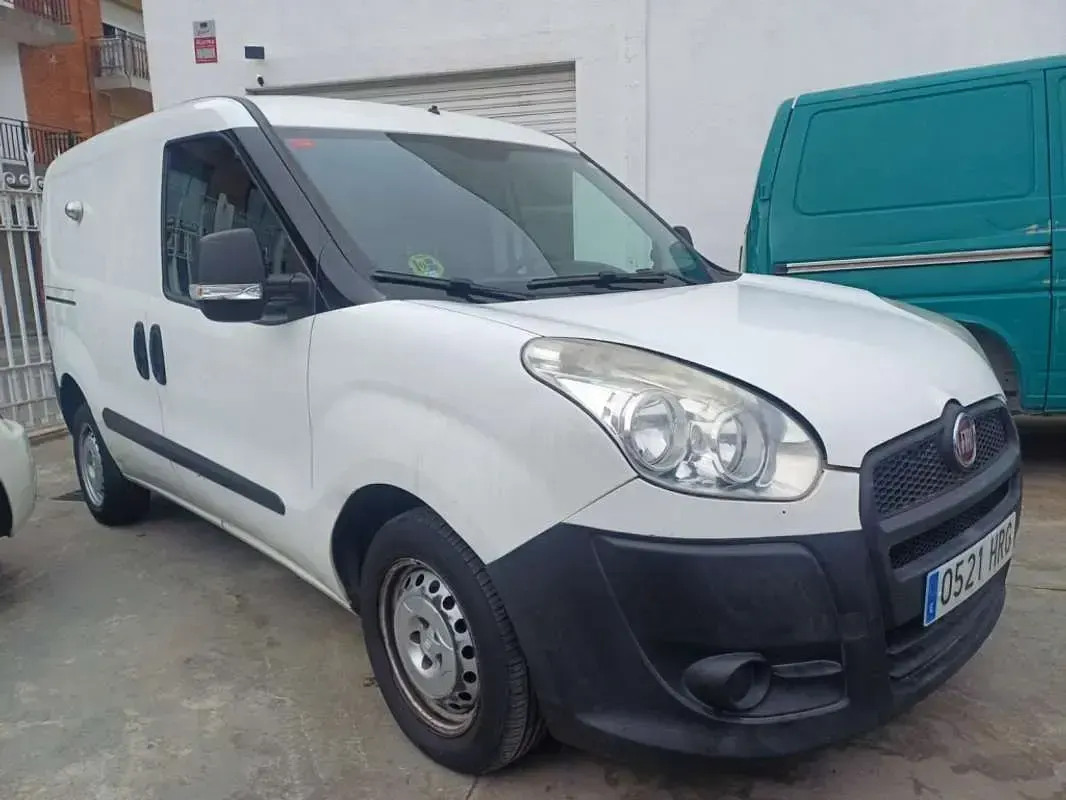 Usado Fiat Doblò 90 CV (66 kW) 2013 Blanco Monovolumen
