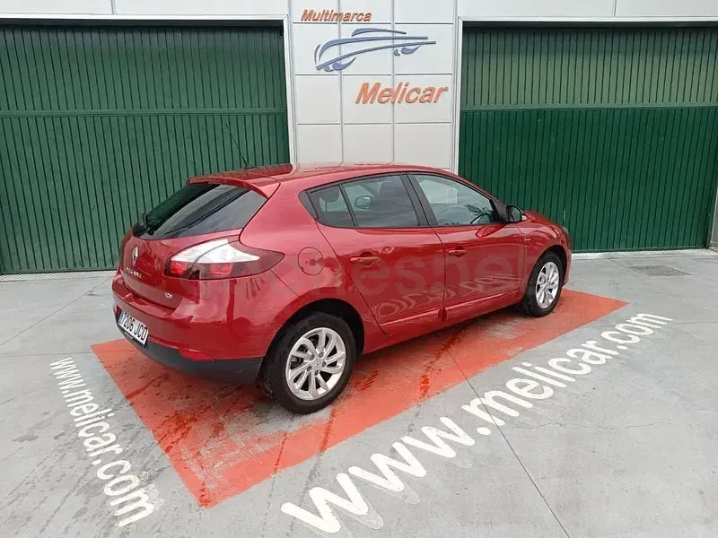 Usado Renault Mégane III Intens 115 CV (84 kW) 2015 Granate Berlina