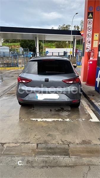 Usado Seat Leon Style 105 CV (77 kW) 2014 Gris / plata Berlina