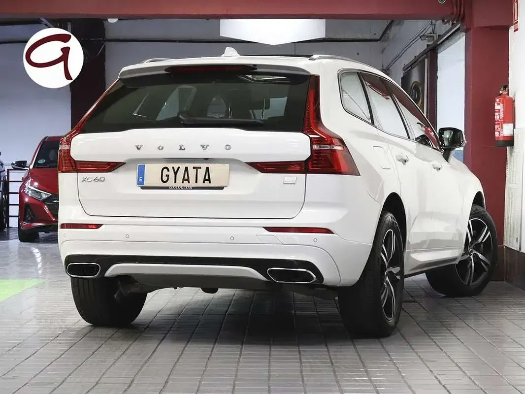 Używany Volvo XC60 R-Design 341 KM (250 kW) 2021 Biały SUV