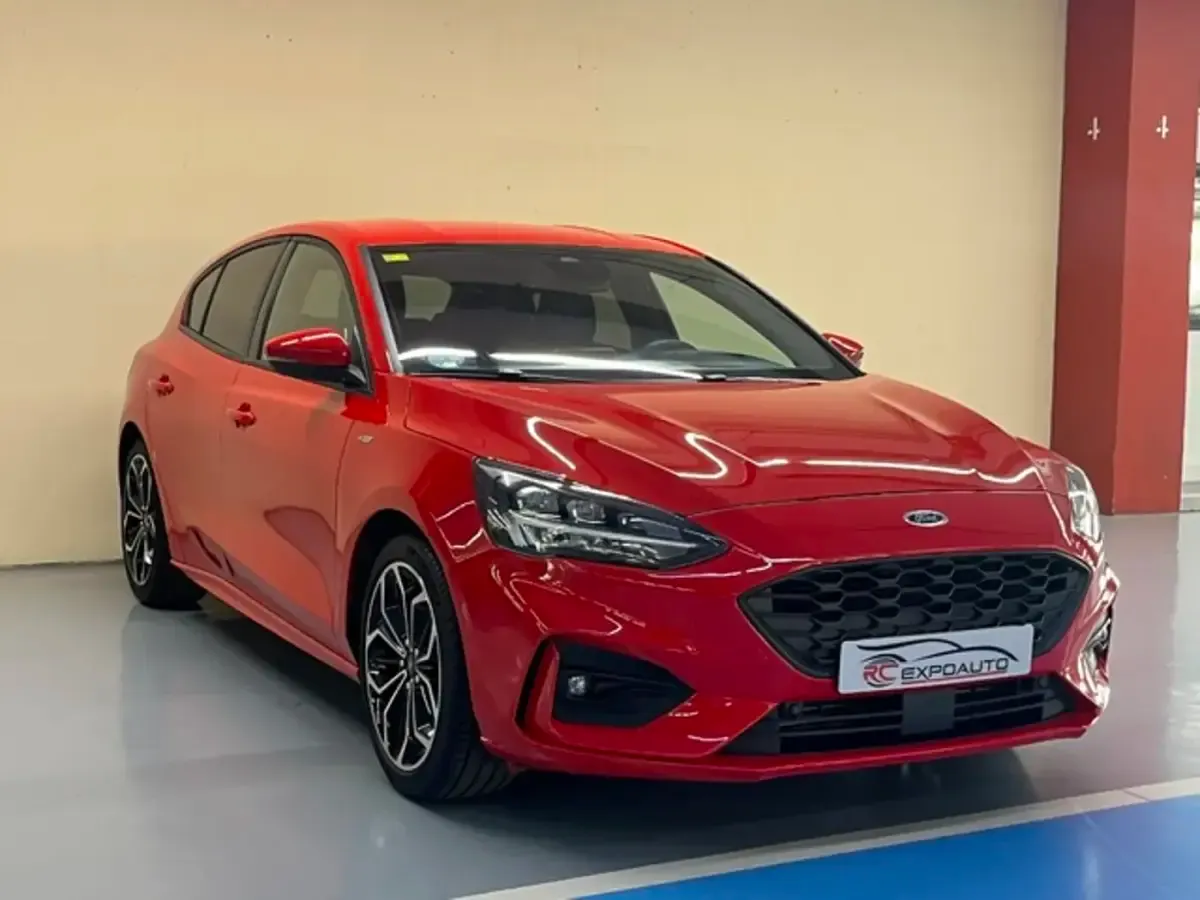 Usado Ford Focus ST-Line 125 CV (91 kW) 2020 Rojo