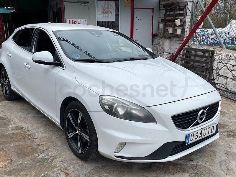 Usado Volvo V40 R-Design Momentum 120 CV (88 kW) 2017 Blanco Berlina