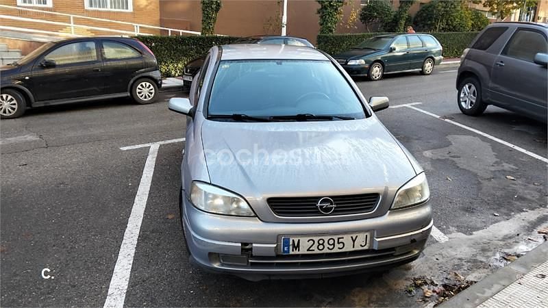 Gris / plata Usado 1999 Opel Astra Elegance Berlina | 1700 € (Precio justo) - Imagen 1/4