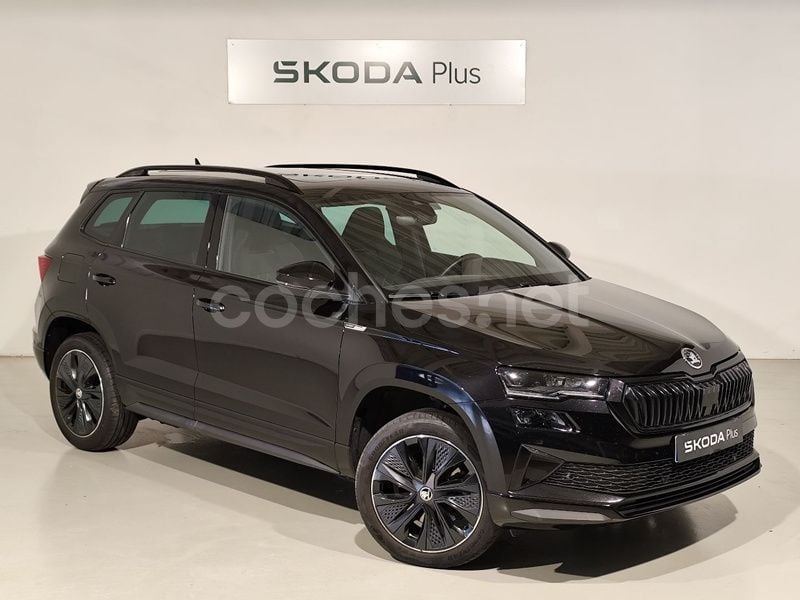 Negro Usado 2024 Skoda Karoq SportLine SUV | 33.900 € - Imagen 1/4
