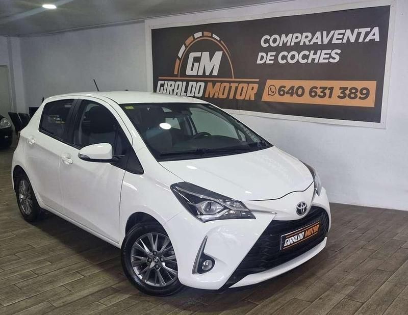 Usado Toyota Yaris Hybrid Active 99 CV (72 kW) 2018 Blanco Utilitario