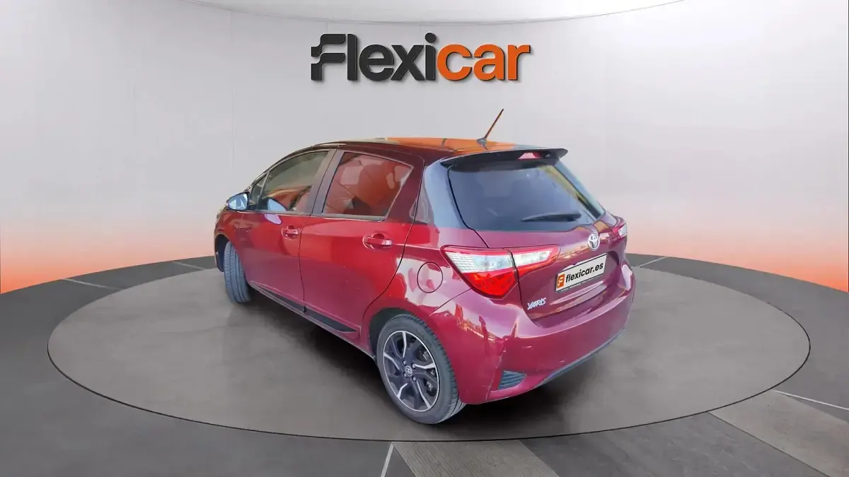 Usado Toyota Yaris Active 111 CV (81 kW) 2017 Blanco Berlina
