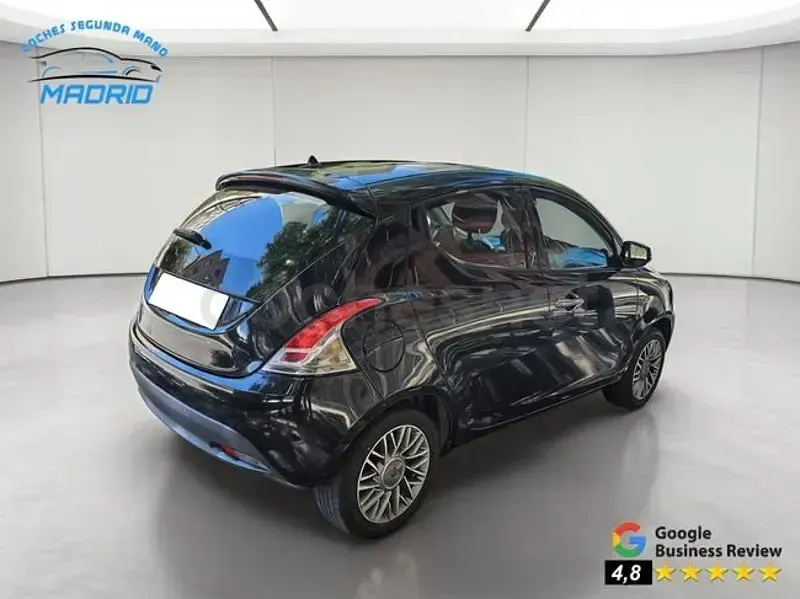 Usado Lancia Ypsilon Gold 86 CV (63 kW) 2012 Negro Utilitario