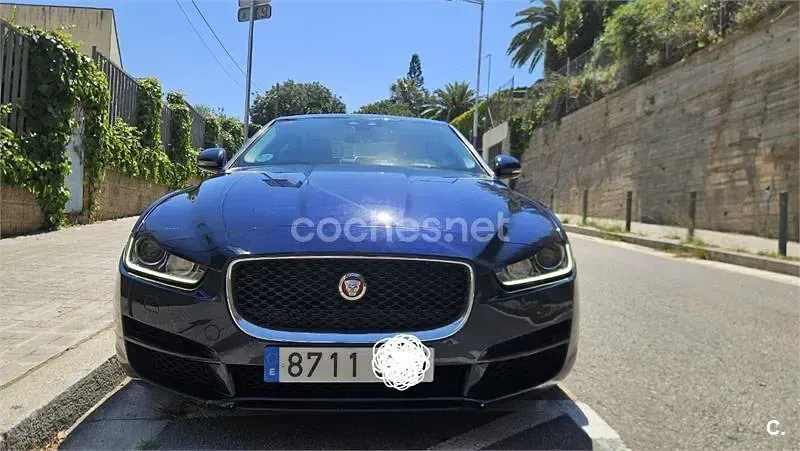 Usado Jaguar XE Portfolio 180 CV (132 kW) 2015 Azul Berlina