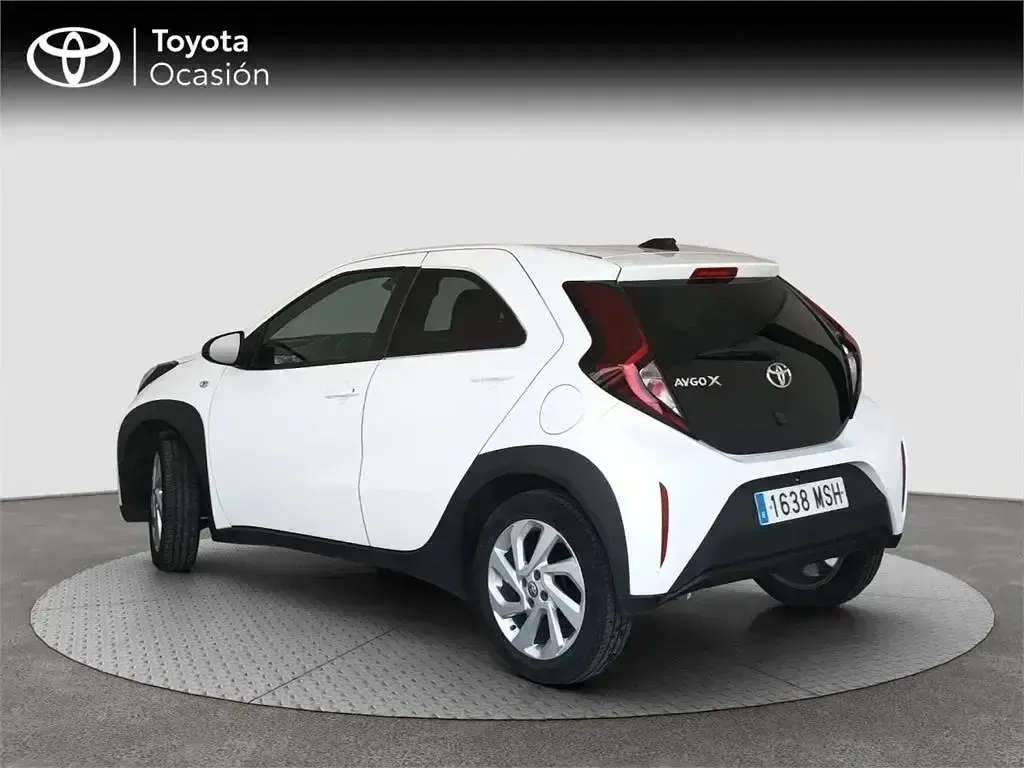Usado Toyota Aygo X Play 72 CV (52 kW) 2024 Blanco SUV