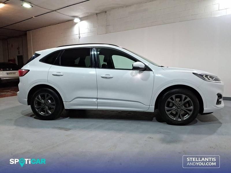 Usado Ford Kuga ST-Line 150 CV (110 kW) 2022 Blanco SUV