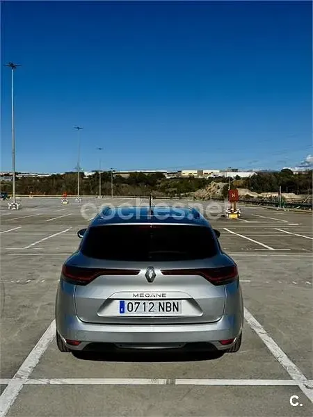 Usado Renault Mégane GrandTour Business 115 CV (84 kW) 2021 Gris / plata Familiar