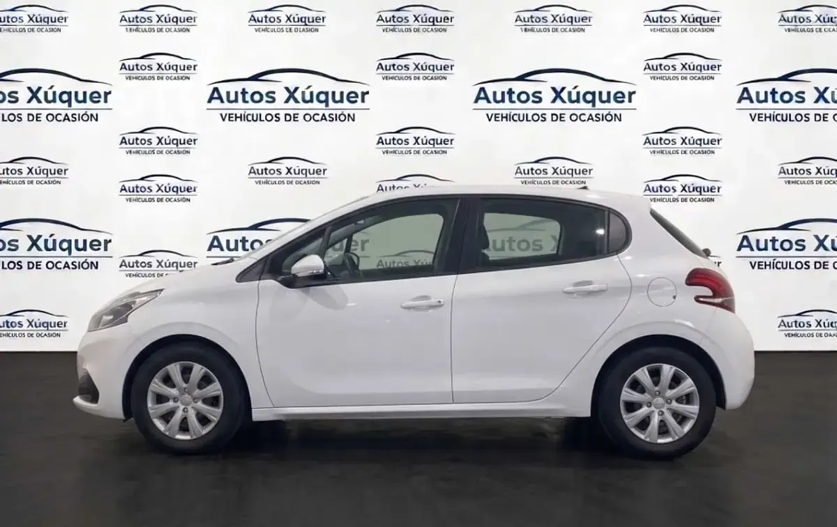 Usado Peugeot 208 Access 82 CV (60 kW) 2016 Blanco Utilitario