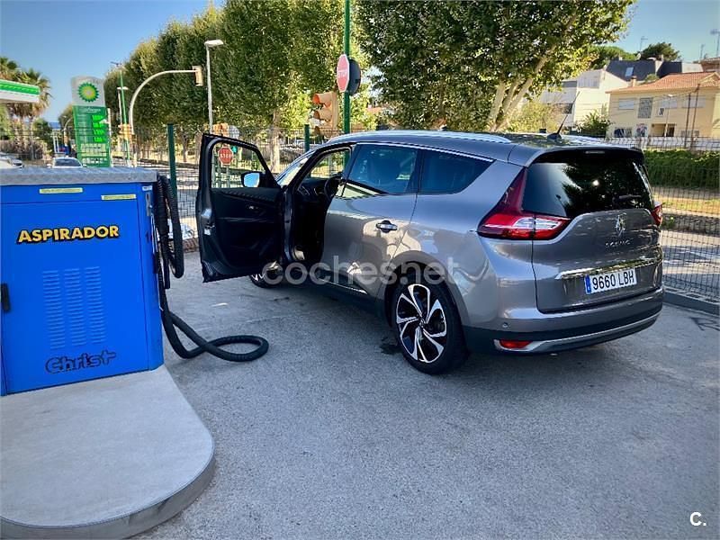 Usado Renault Grand Scénic IV Zen 160 CV (117 kW) 2019 Gris / plata Monovolumen